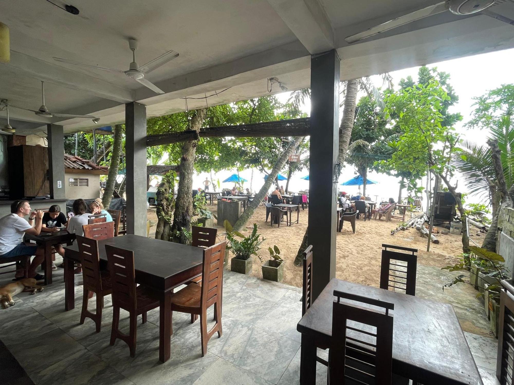 Sunset Colony Beach Resort Унаватуна Екстер'єр фото